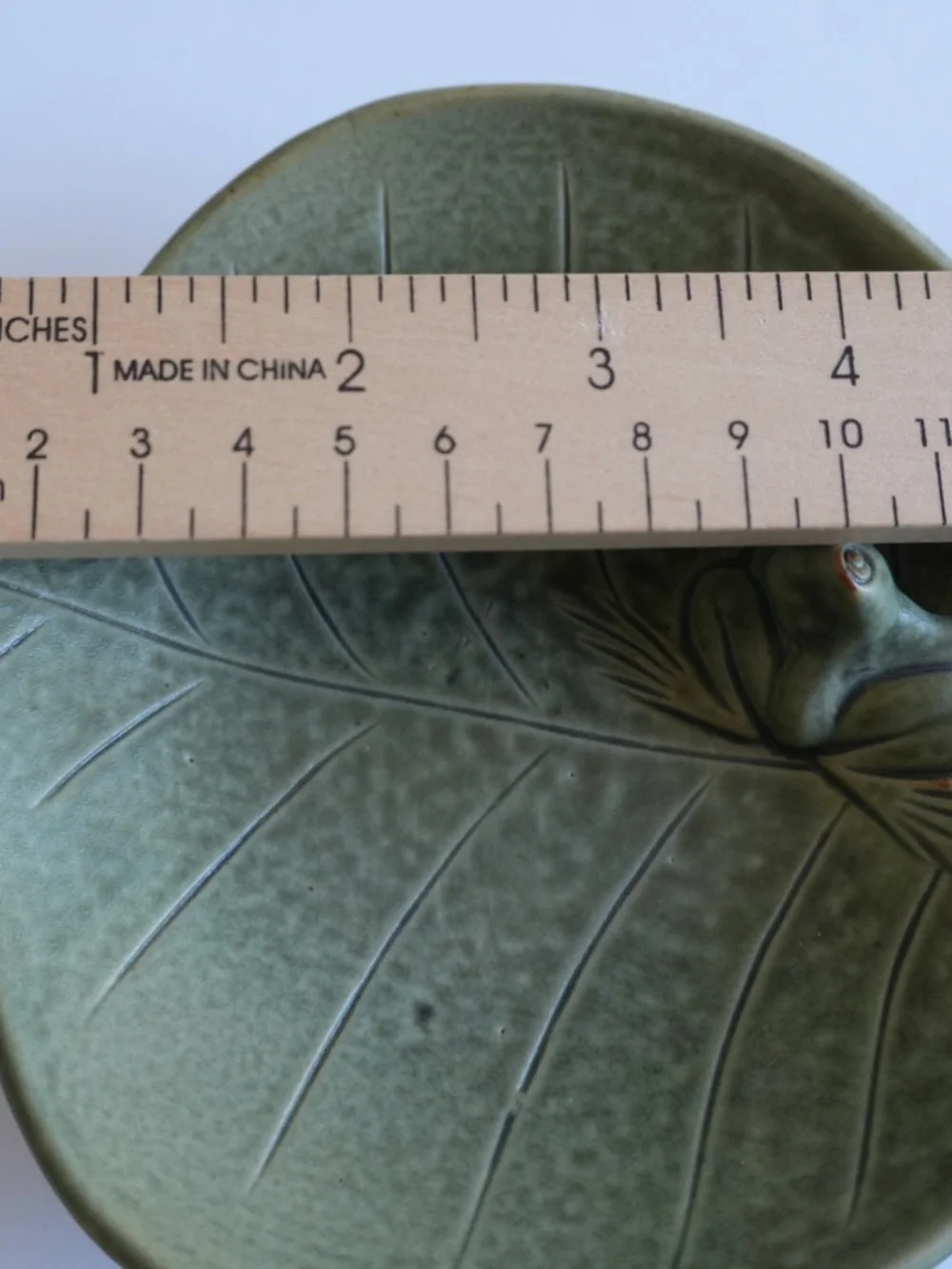 ceramic pottery frog on lily pad leaf dish trinket soap matte green glaze 5.5